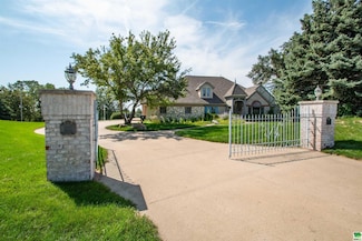 528 Pelletier Dr, Sioux City, IA 51104