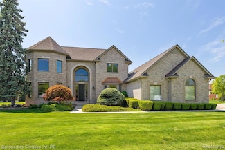 40387 Emerald Ln E, Clinton Township, MI 48038