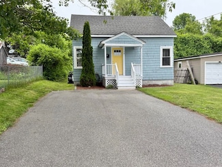 10 Turgeon St, Lewiston, ME 04240
