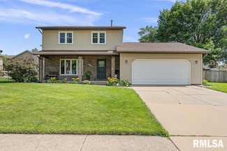 711 W Hickory St, Eldridge, IA 52748