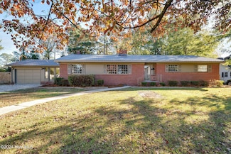 310 E Cliff St, Wallace, NC 28466