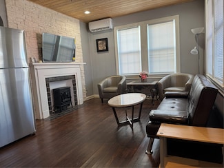 915 8th St Unit 2, Galveston, TX 77550