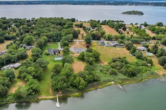 190 Nanaquaket Rd, Tiverton, MA 02787