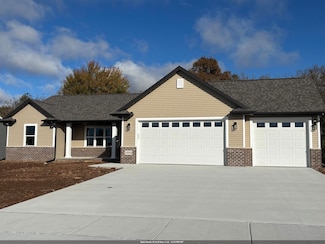 N1893 Medina Dr, Greenville, WI 54942