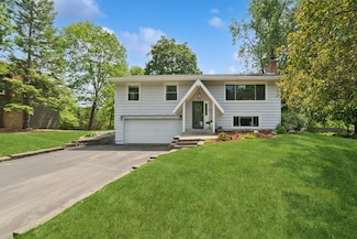 15613 Boulder Creek Dr, Minnetonka, MN 55345
