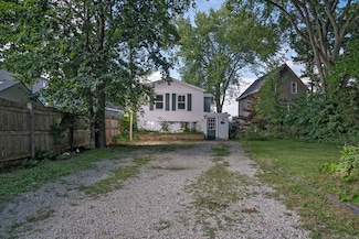 1 N Maple Ave, Fox Lake, IL 60020