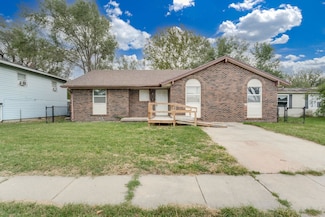 2326 S Saint Clair Ave, Wichita, KS 67213
