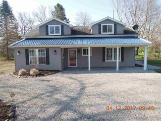427 N Line St, Churubusco, IN 46723