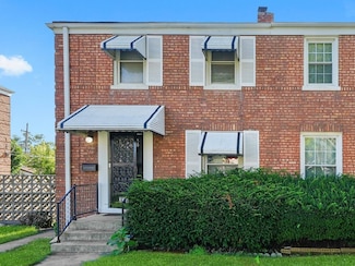 327 Geneva Ave, Bellwood, IL 60104