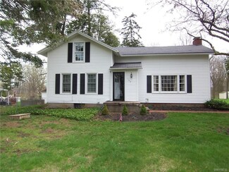 107 Freeman Rd, Middleport, NY 14105