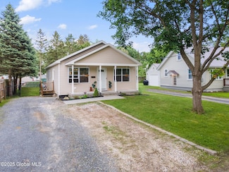 6 Willis St, Glens Falls, NY 12801