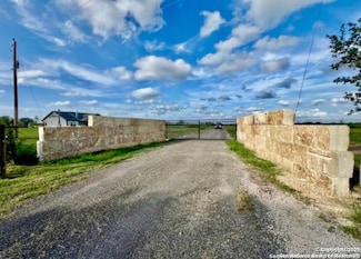 117 Paisano Trail, Beeville, TX 78102