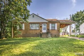 10500 Saint Michael Ln, Saint Ann, MO 63074