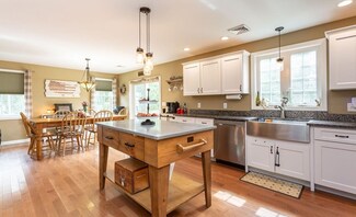 48 Oakland St, Westport, MA 02790