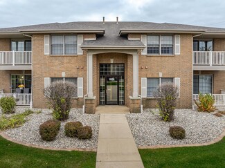 9824 Wildwood Ct Unit 2B, Highland, IN 46322