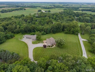 3111 Whispering Pines Dr, Belleville, IL 62221