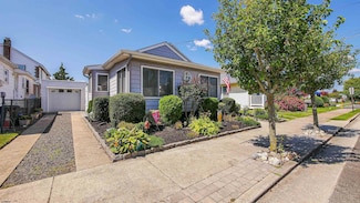 222 N Delavan Ave, Margate City, NJ 08402