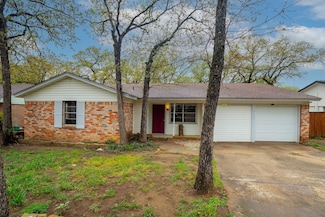 4712 Woody Ln, Forest Hill, TX 76140