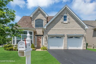 2 La Quinta Ln, Lakewood, NJ 08701