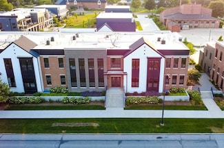 415 Main St Unit 2B, Pella, IA 50219