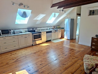 6 Winthrop St Unit R, Essex, MA 01929
