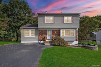 34 Capital Dr, Washingtonville, NY 10992