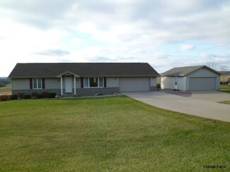 13104 Circle Ridge Rd, Sherrill, IA 52073
