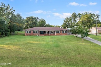 4676 River Dr, Marianna, FL 32446