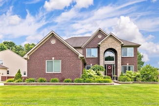 9754 Windsor Ln, Clarkston, MI 48348