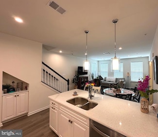 9402 James MacGowan Ln Unit 611, Owings Mills, MD 21117