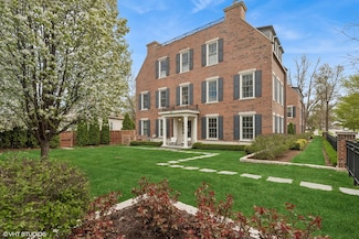 847 N Mckinley Rd, Lake Forest, IL 60045