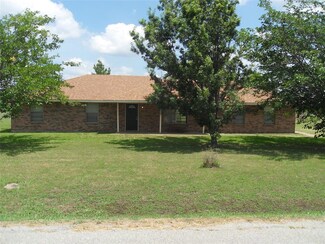 332 Meadows Estate St, Whitewright, TX 75491