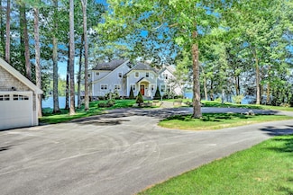 39 Silver Beach Rd, Manchester, ME 04351