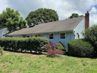 33 Princeton St, Bay Shore, NY 11706