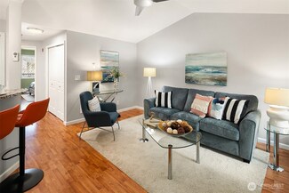 11527 Highway 99 Unit C305, Everett, WA 98204