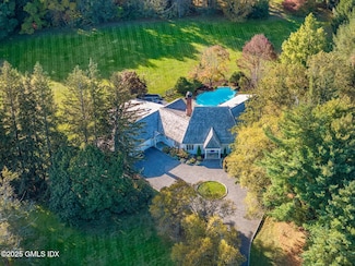 6 Reynwood Manor, Greenwich, CT 06831