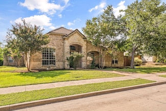 2015 Crockett Cir, Irving, TX 75038
