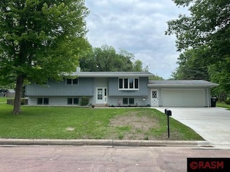 1142 1142 N Eighth St, St. James, MN 56081