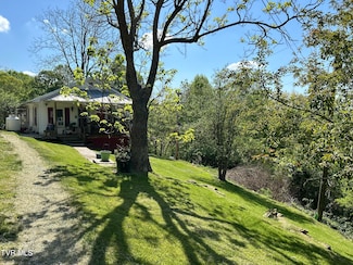 4114 the Lake Rd, Clintwood, VA 24228