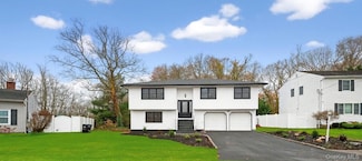 27 Claire Ln, Sayville, NY 11782