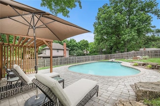 9412 Delmar St, Prairie Village, KS 66207