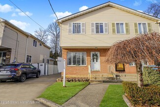 45 Vanessa Ln, Staten Island, NY 10312