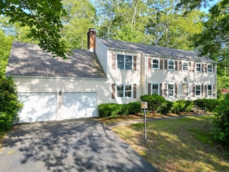 22 Trumbull Rd, Waterford, CT 06385