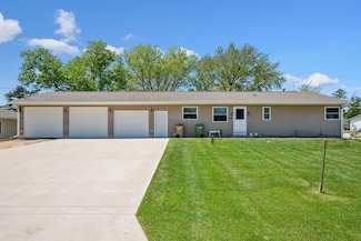 417 N West St, Earlville, IA 52041