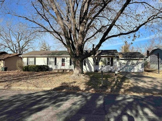 813 Iowa Ave, Pratt, KS 67124