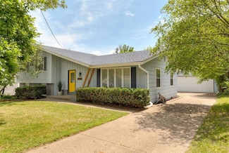 8786 Primrose Ln, Clive, IA 50325