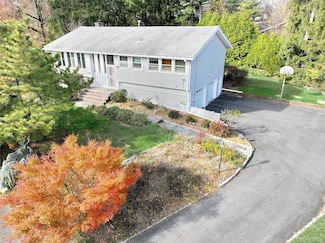 32 Berry Ct, Tappan, NY 10983