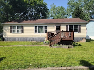 33 Lakeside Dr, Woodbury, NY 10930