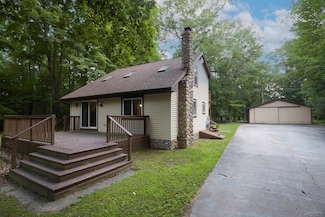 2061 Victoria Ct, Lupton, MI 48635