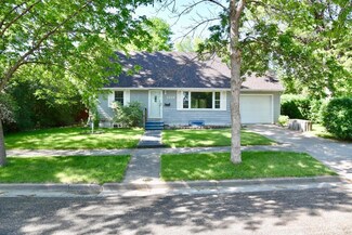 1118 E Cabot St, Pierre, SD 57501